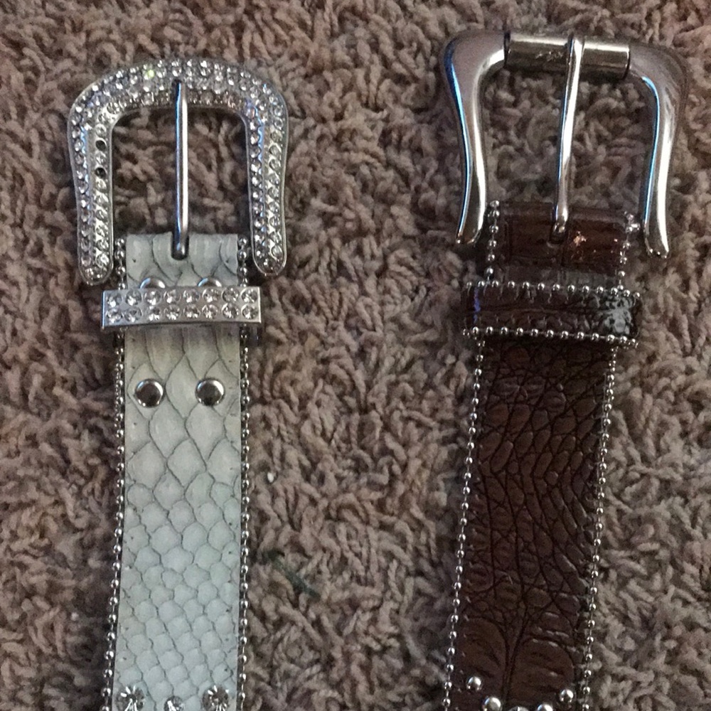 Buckle beaded belts